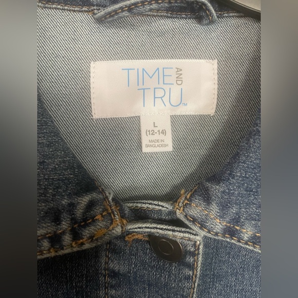 COPY - Time and Tru Women’s Denim Jacket! NWT! Size L! - Picture 5 of 7
